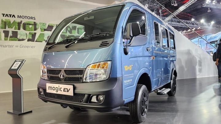 Tata Magic EV at Auto Expo 2023
