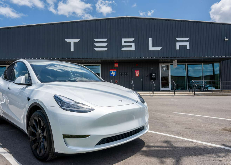 1706150919662210 According to Tesla, new electric cars will be produced by mid-2025