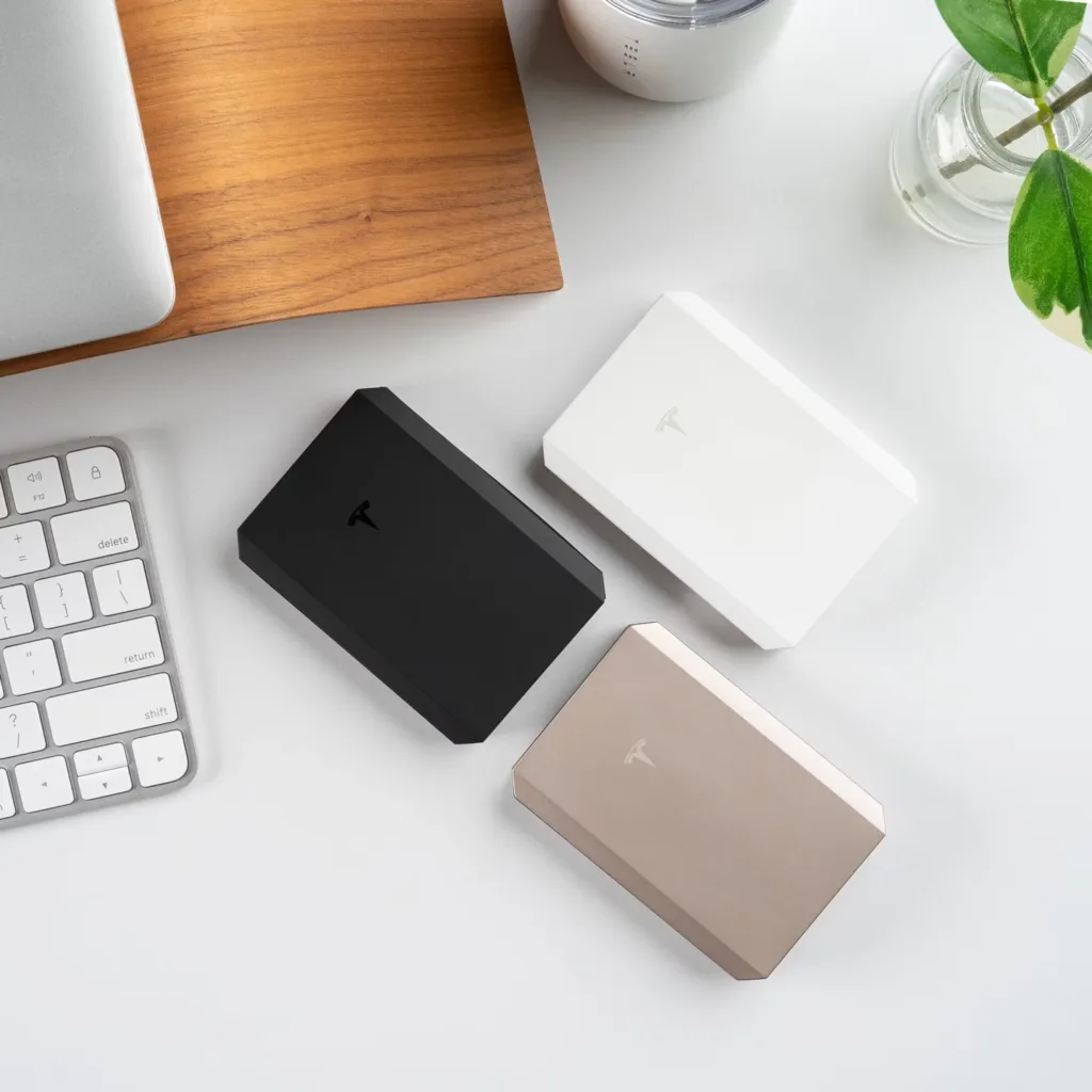 Tesla Launches 5000mAh Multi-Function Power Bank with Magnetic Wireless Charging