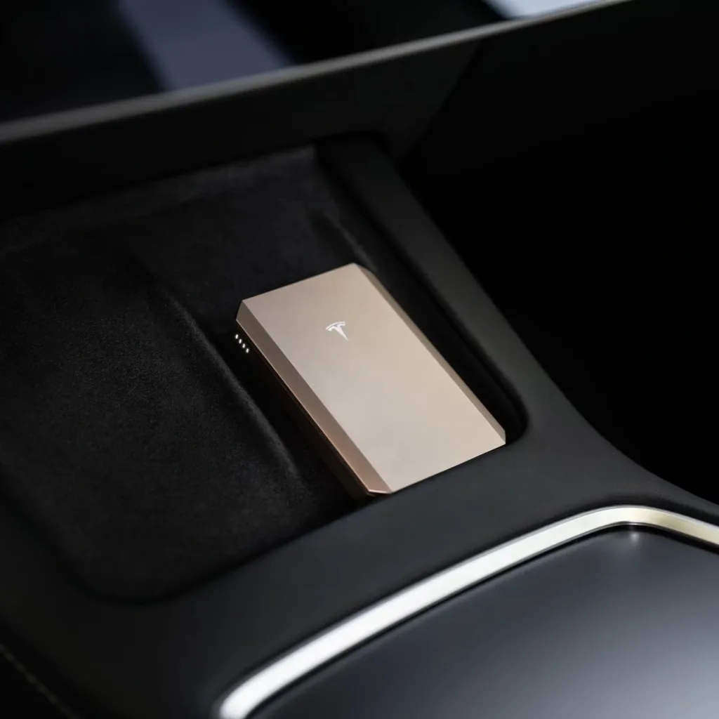 Tesla Launches 5000mAh Multi-Function Power Bank with Magnetic Wireless Charging