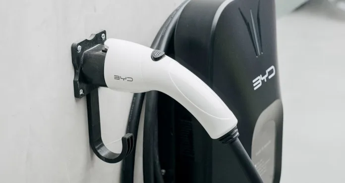 BYD’s 1000V EV platform enables ultra-fast charging, delivering 249 miles in just 5 minutes, redefining the future of electric vehicle technology.