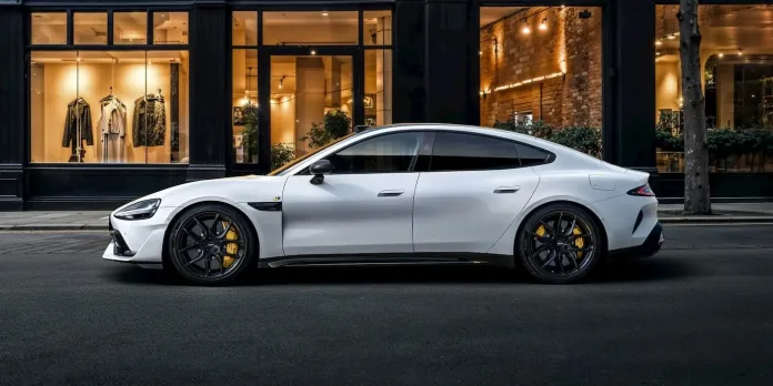 Xiaomi hires ex-BMW execs for its European EV expansion.