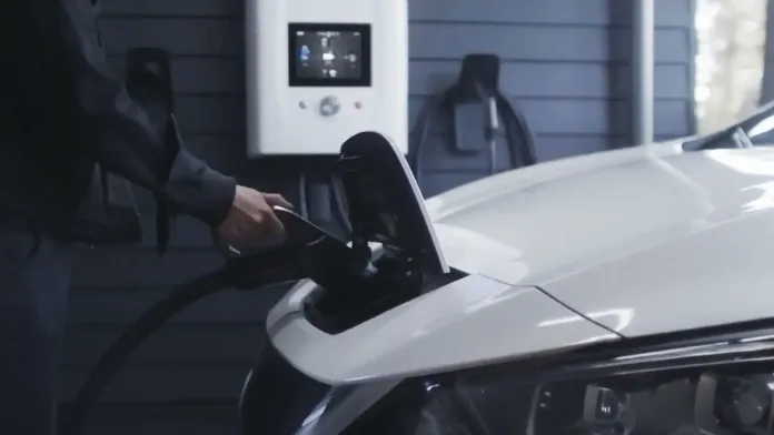 Keep Your EV Battery Healthy This Summer with These 5 Simple Tips