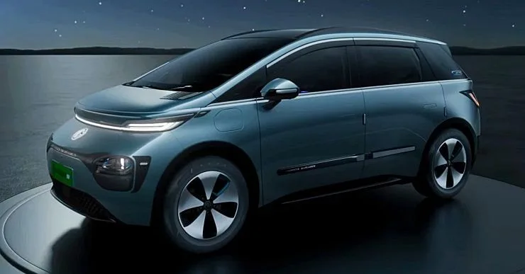 MG Windsor Sees 26% Drop in Sales Right Before the 50KWh Variant Rolls Out MG Windsor EV Faces 26% Sales Drop: What’s Behind the Numbers?