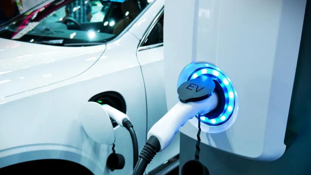 Maharashtra Drops 6% Tax Plan for Luxury EVs Following Public Reaction Road Tax on EVs in Maharashtra: Current Status