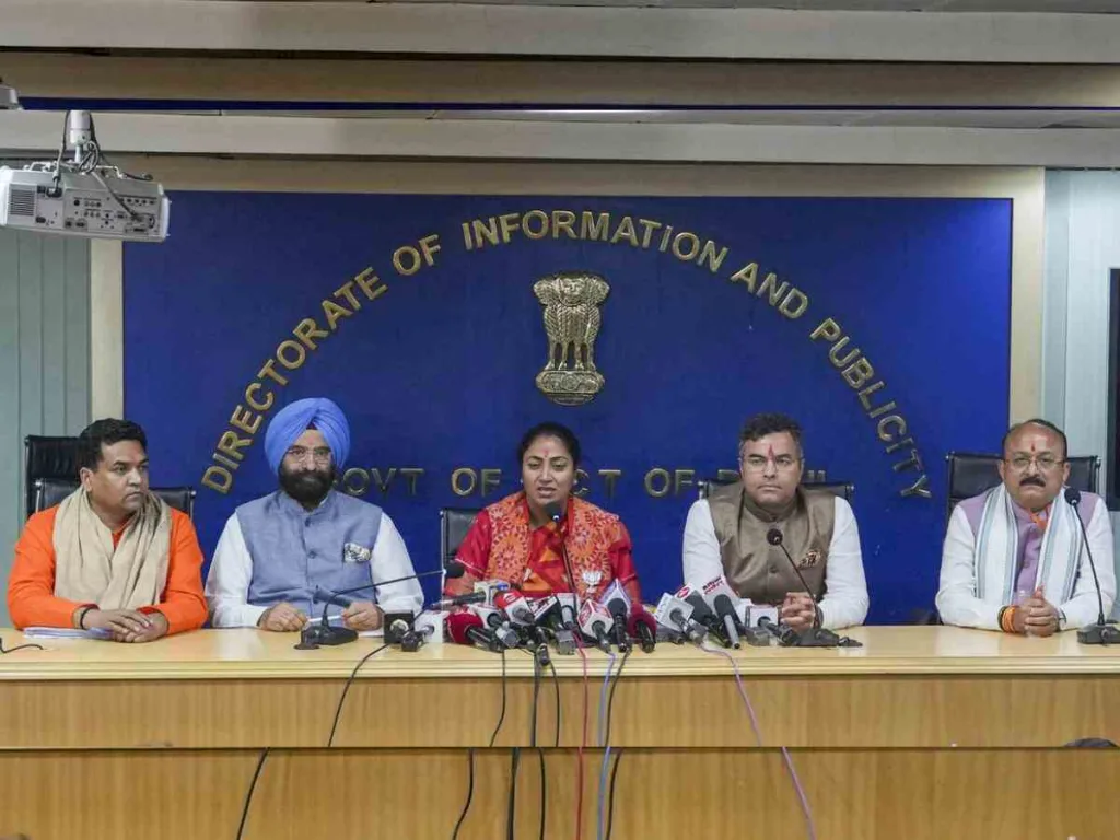 Delhi Government to Revise EV Transition Policy: Major Changes Coming in 2025 Delhi’s Rs 36,000 EV Subsidy: Revolutionizing Women’s Electric Mobility