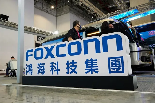 1 b Mitsubishi Motors Teams Up with Foxconn for EV