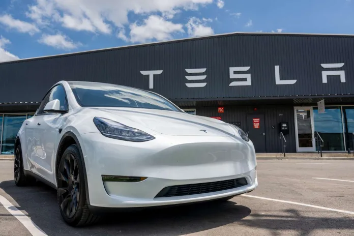 Tesla sales in Spain plummet 36% in April 2025, even as overall EV sales surge. Discover why Tesla is losing ground and which brands are gaining momentum.