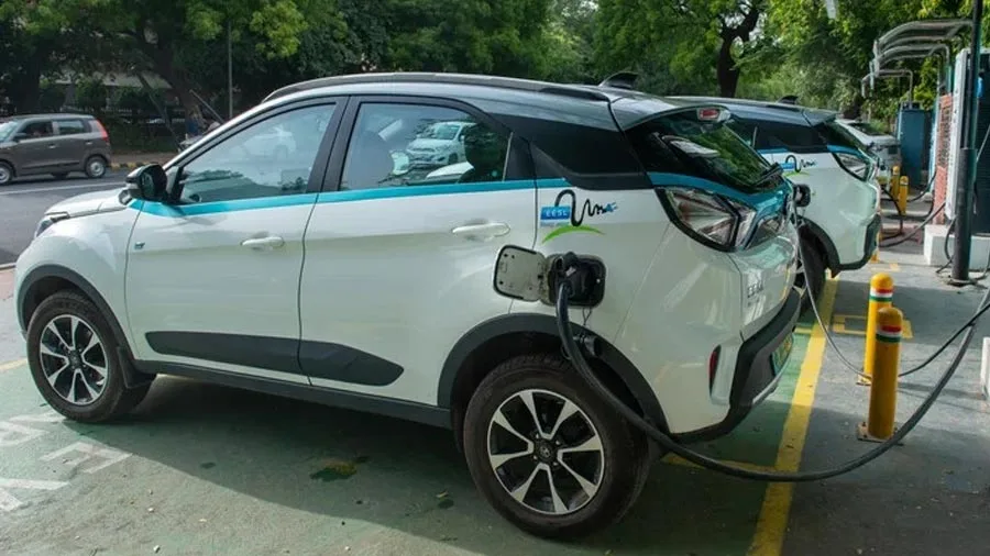 India EV Growth: 2025 Trends, Challenges & Global Comparison
