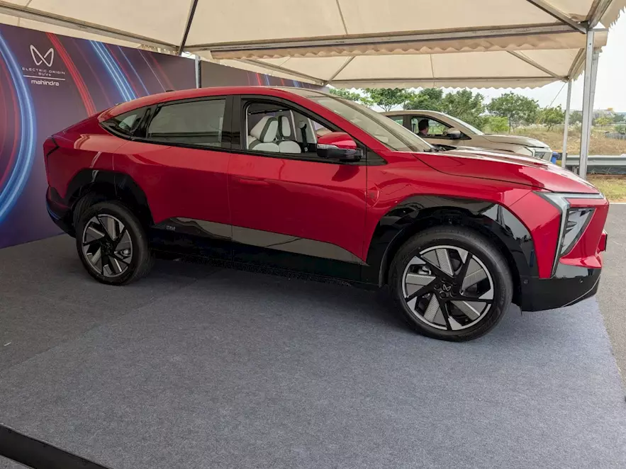 7 Exclusive Features That Make Mahindra XEV 9e Beat the 2025 Tata Harrier EV