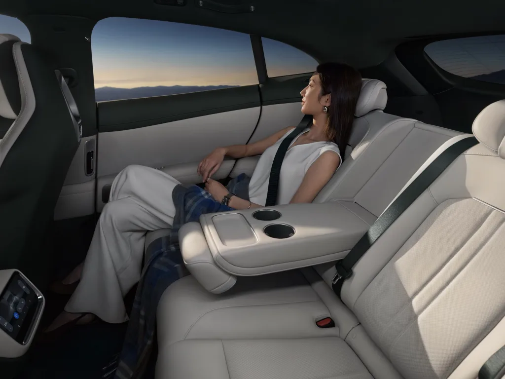 Xiaomi YU7 SUV Launched: China's New Electric Beast Starts at ₹30 Lakh Equivalent Xiaomi yu7 4