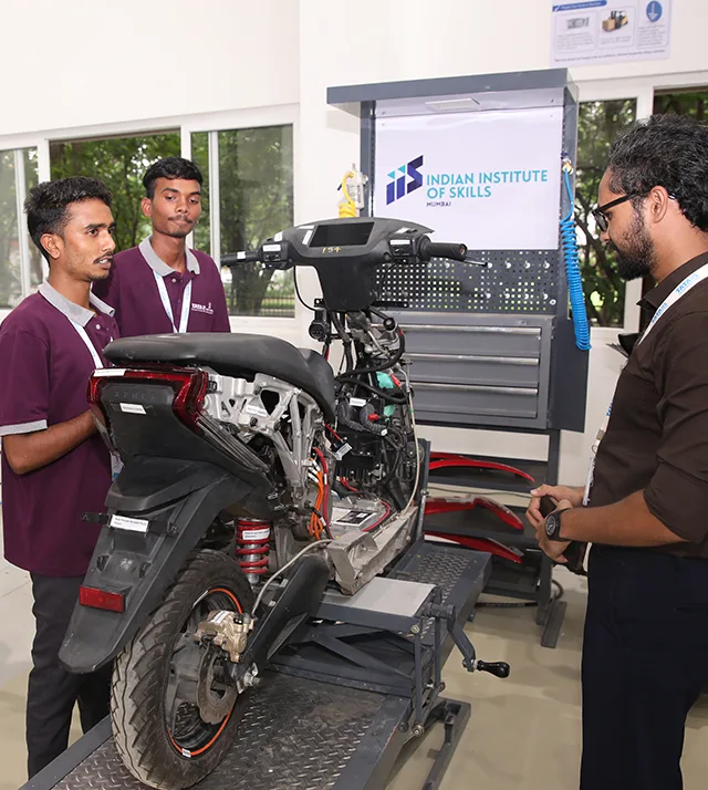 Ev 2 wheeler 3 wheeler technician