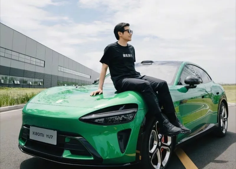 Xiaomi ceo with car